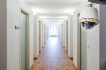 Überwachungskameras in einem Mehrparteienhaus WEG – fehlende Mülltrennung rechtfertigt keine Installation von Überwachungskameras